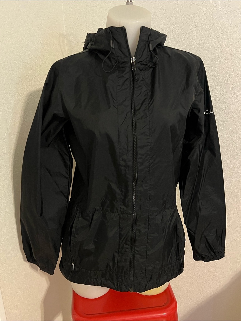 Columbia Women’s Black  Hooded lightweight Jacket size small
